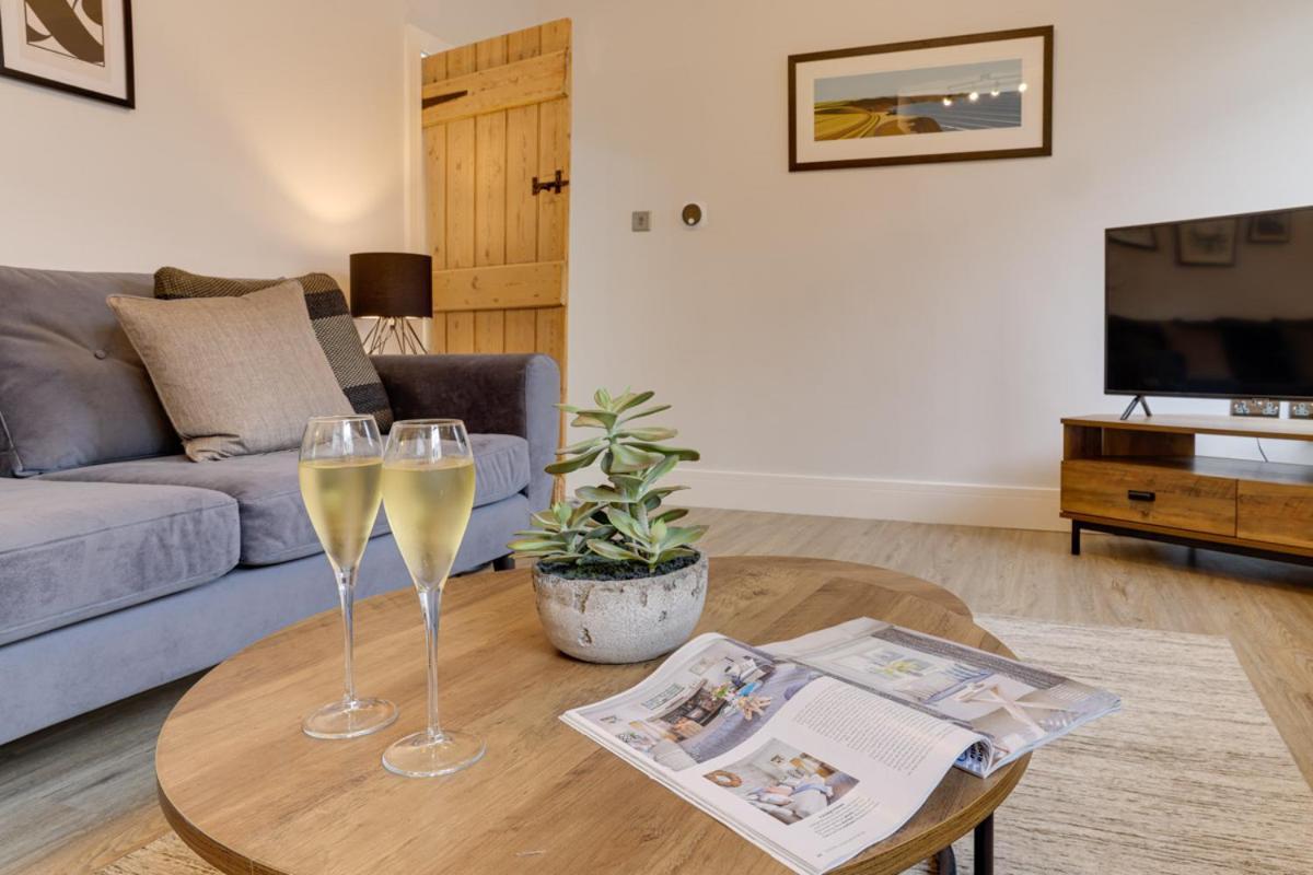 Beam End Snainton - Modern 2-Bedroom Stone Cottage 外观 照片