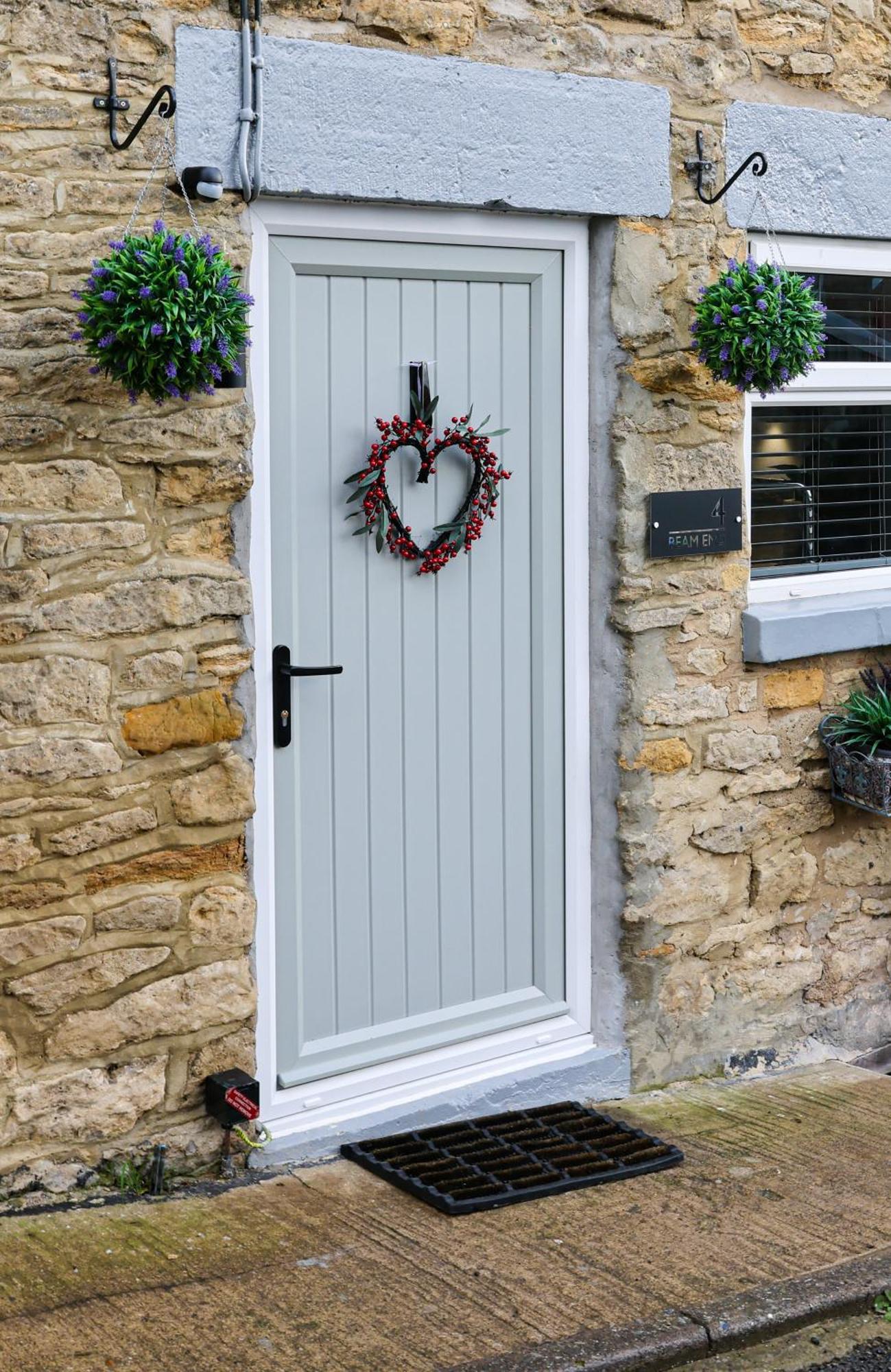 Beam End Snainton - Modern 2-Bedroom Stone Cottage 外观 照片